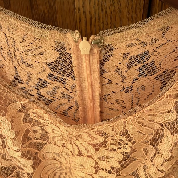 Xscape Lace Dress Size 4 Petite. EUC - Picture 2 of 8